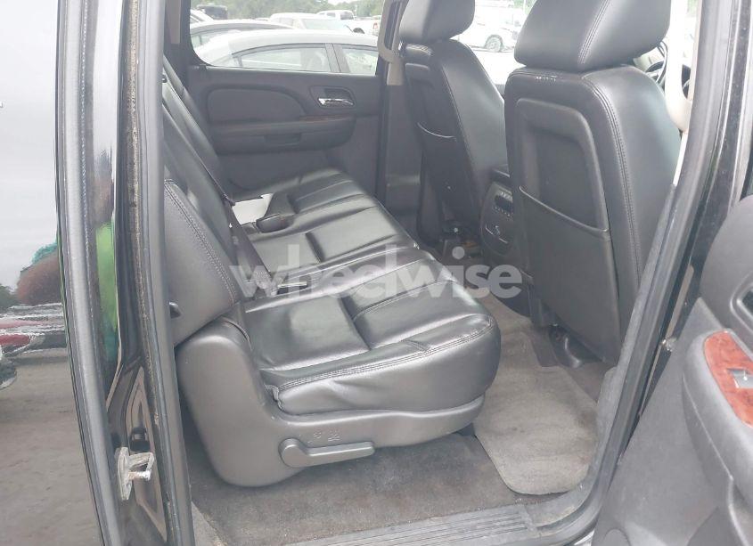 Photo 8 of 2012 Chevrolet Suburban 1500 LT (VIN 1GNSKJE76CR268699)