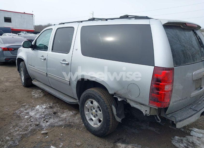 Photo 3 of 2012 Chevrolet Suburban 1500 LT (VIN 1GNSKJE76CR291724)