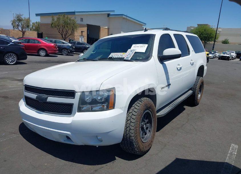 Photo 2 of 2013 Chevrolet Suburban 1500 LT (VIN 1GNSKJE76DR204809)