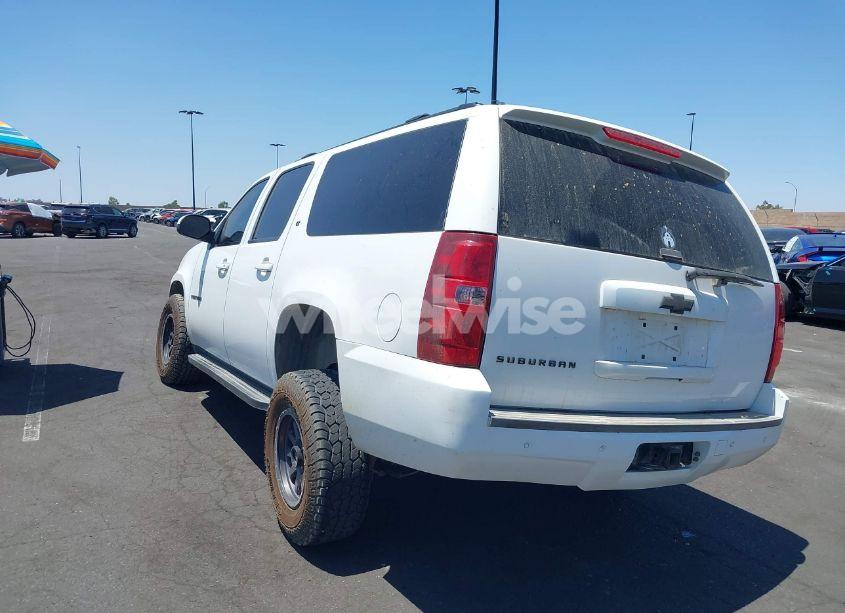Photo 3 of 2013 Chevrolet Suburban 1500 LT (VIN 1GNSKJE76DR204809)