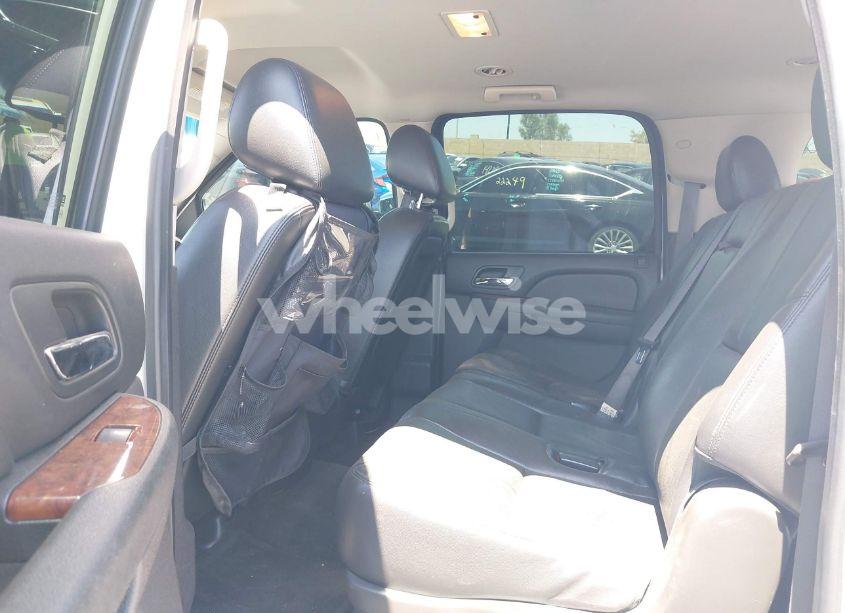 Photo 8 of 2013 Chevrolet Suburban 1500 LT (VIN 1GNSKJE76DR204809)