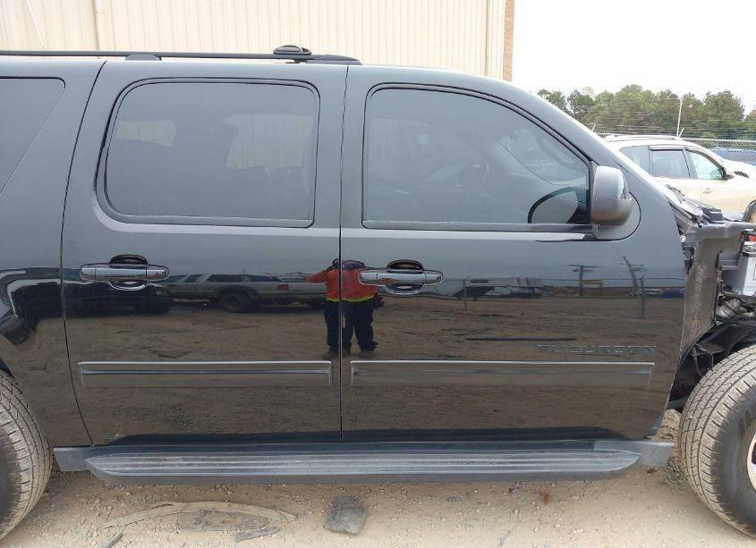 Photo 13 of 2013 Chevrolet Suburban 1500 LT (VIN 1GNSKJE76DR290445)