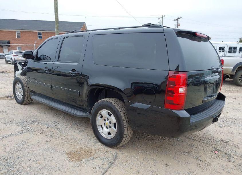 Photo 3 of 2013 Chevrolet Suburban 1500 LT (VIN 1GNSKJE76DR290445)