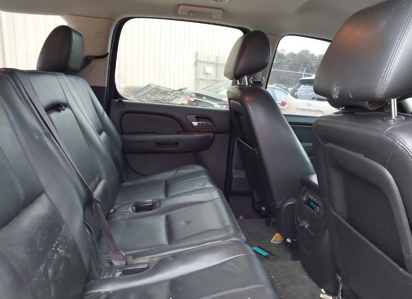 Photo 8 of 2013 Chevrolet Suburban 1500 LT (VIN 1GNSKJE76DR290445)