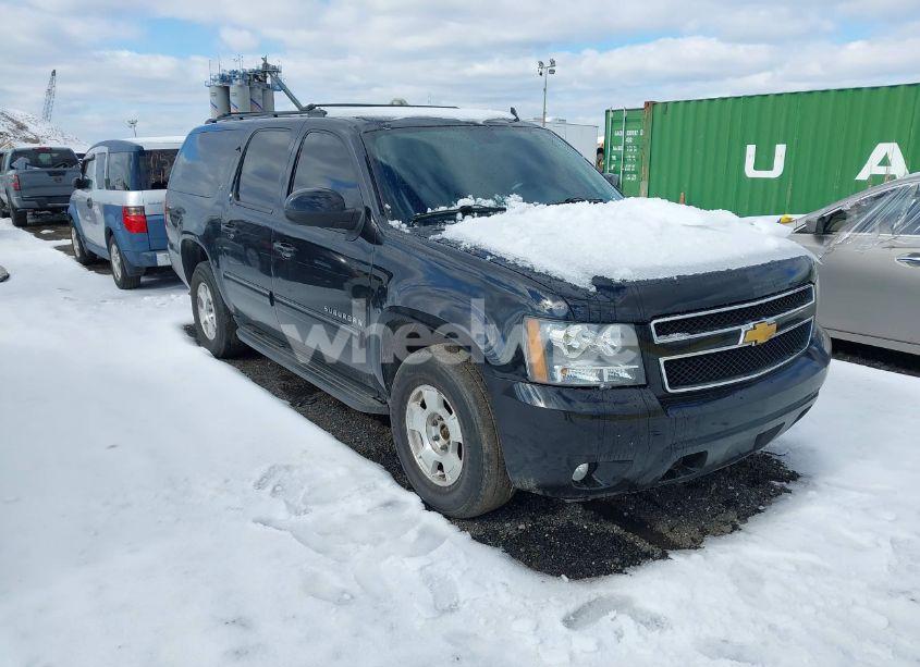 2014 Chevrolet Suburban 1500 LT (VIN 1GNSKJE76ER210739) main photo