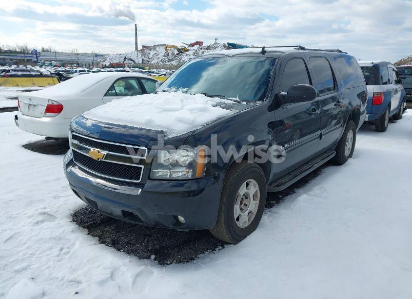 Photo 2 of 2014 Chevrolet Suburban 1500 LT (VIN 1GNSKJE76ER210739)