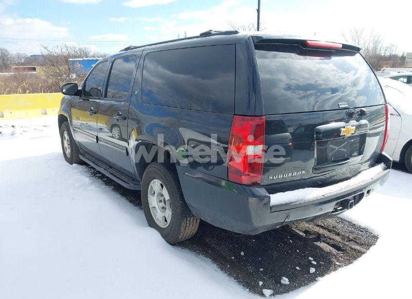 Photo 3 of 2014 Chevrolet Suburban 1500 LT (VIN 1GNSKJE76ER210739)