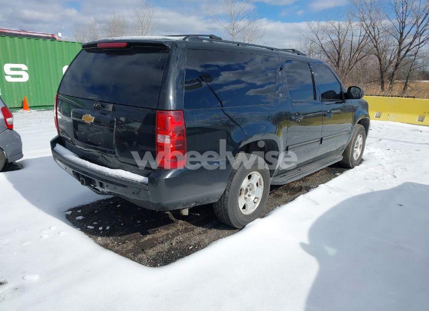 Photo 4 of 2014 Chevrolet Suburban 1500 LT (VIN 1GNSKJE76ER210739)