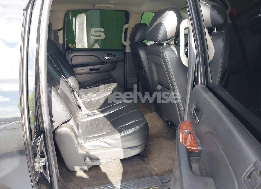 Photo 8 of 2014 Chevrolet Suburban 1500 LT (VIN 1GNSKJE76ER210739)