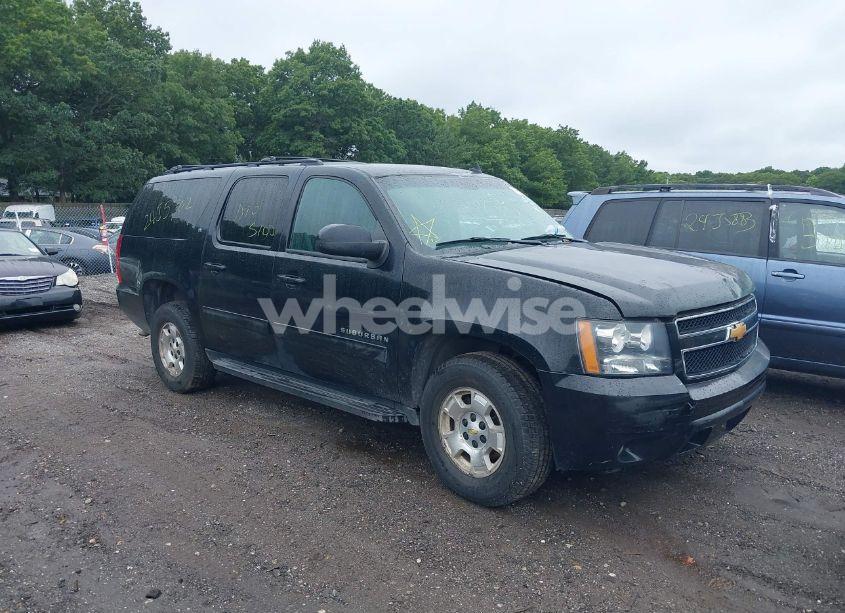 2014 Chevrolet Suburban 1500 LT (VIN 1GNSKJE76ER211325) main photo