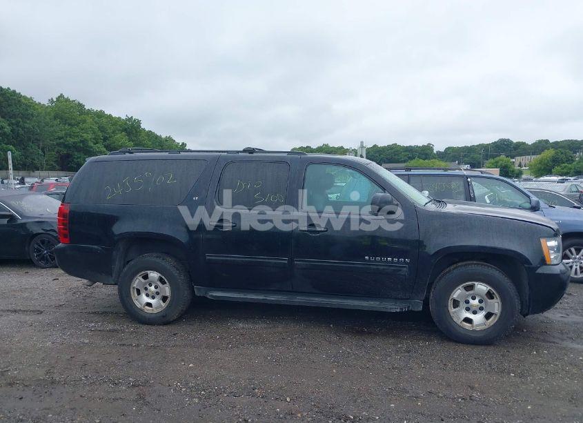 Photo 12 of 2014 Chevrolet Suburban 1500 LT (VIN 1GNSKJE76ER211325)