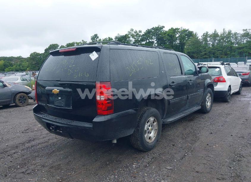 Photo 4 of 2014 Chevrolet Suburban 1500 LT (VIN 1GNSKJE76ER211325)