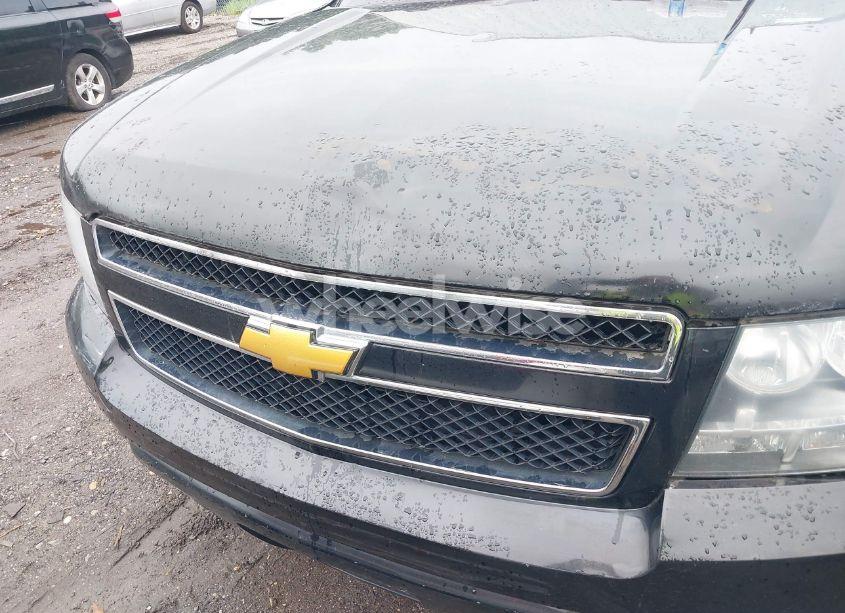 Photo 6 of 2014 Chevrolet Suburban 1500 LT (VIN 1GNSKJE76ER211325)