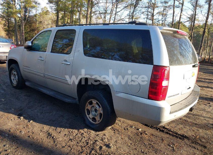 Photo 3 of 2012 Chevrolet Suburban 1500 LT (VIN 1GNSKJE77CR250468)