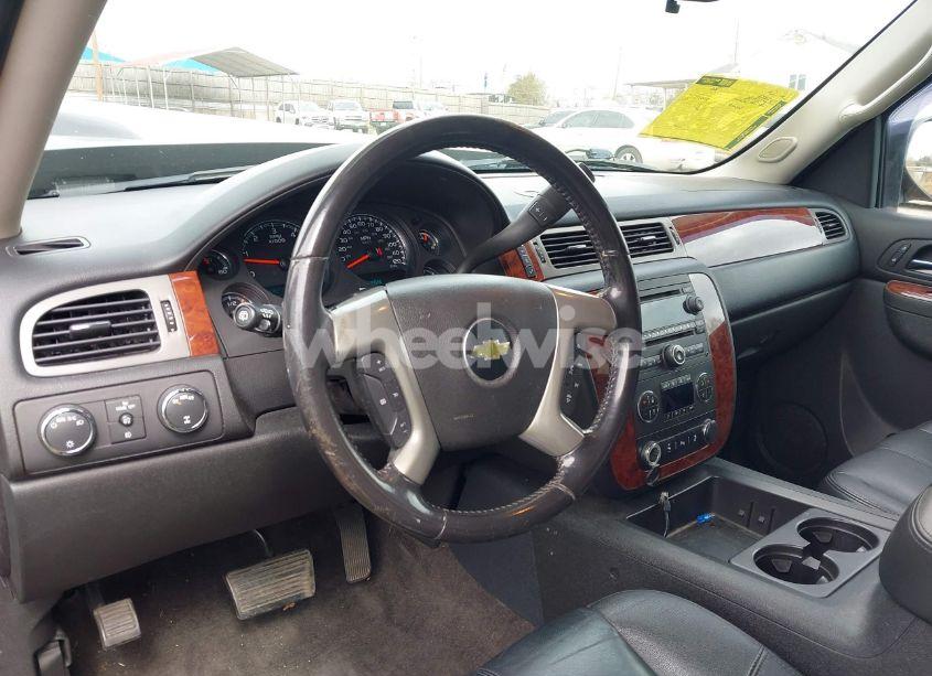 Photo 18 of 2012 Chevrolet Suburban 1500 LT (VIN 1GNSKJE77CR299640)