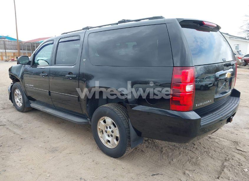 Photo 3 of 2012 Chevrolet Suburban 1500 LT (VIN 1GNSKJE77CR299640)