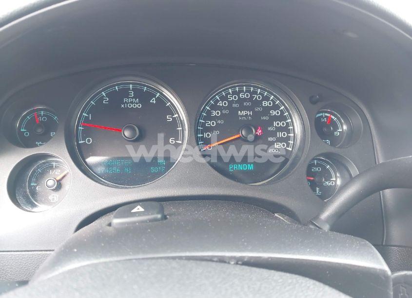 Photo 7 of 2012 Chevrolet Suburban 1500 LT (VIN 1GNSKJE77CR299640)