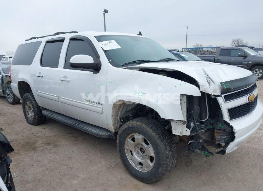 2014 Chevrolet Suburban 1500 LT (VIN 1GNSKJE77ER141415) main photo