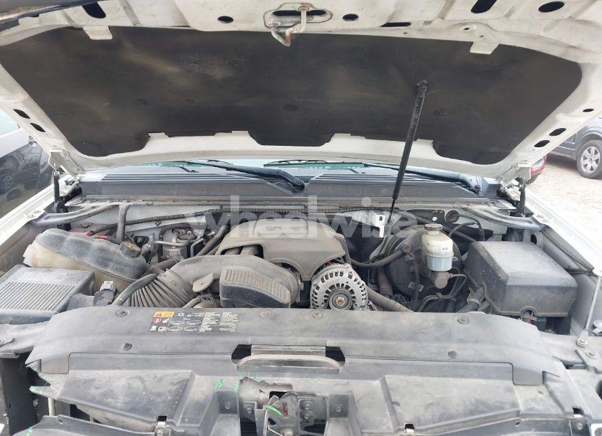 Photo 10 of 2014 Chevrolet Suburban 1500 LT (VIN 1GNSKJE77ER141415)