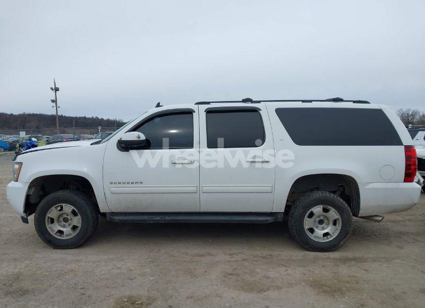 Photo 14 of 2014 Chevrolet Suburban 1500 LT (VIN 1GNSKJE77ER141415)
