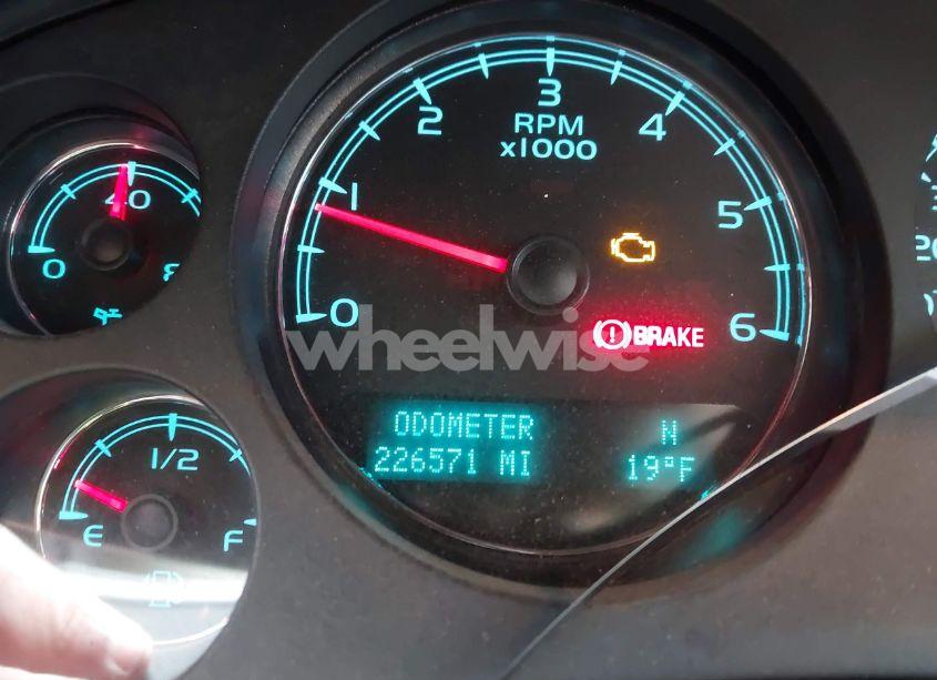 Photo 15 of 2014 Chevrolet Suburban 1500 LT (VIN 1GNSKJE77ER141415)