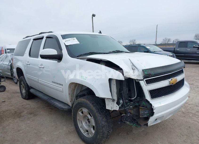 Photo 6 of 2014 Chevrolet Suburban 1500 LT (VIN 1GNSKJE77ER141415)