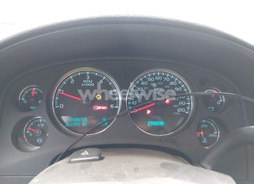 Photo 7 of 2014 Chevrolet Suburban 1500 LT (VIN 1GNSKJE77ER141415)