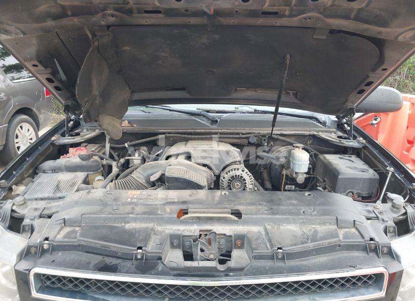 Photo 10 of 2012 Chevrolet Suburban 1500 LT (VIN 1GNSKJE78CR105794)