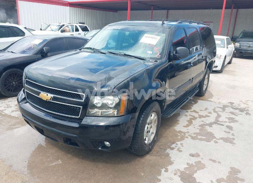 Photo 2 of 2012 Chevrolet Suburban 1500 LT (VIN 1GNSKJE78CR105794)