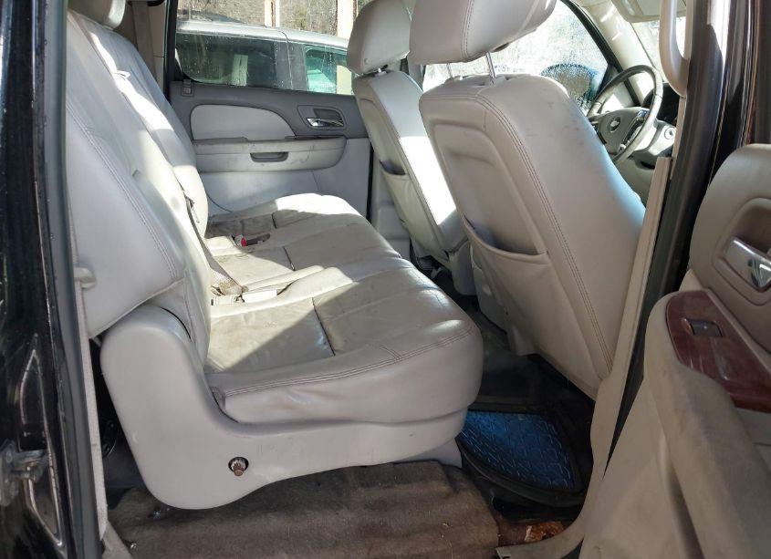 Photo 8 of 2012 Chevrolet Suburban 1500 LT (VIN 1GNSKJE78CR188093)