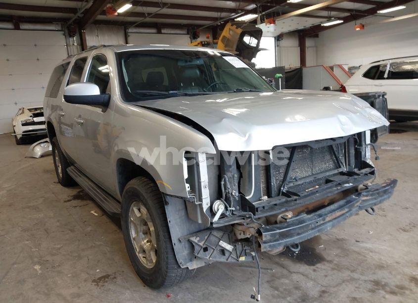 2013 Chevrolet Suburban 1500 LT (VIN 1GNSKJE78DR270665) main photo