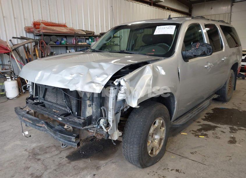 Photo 2 of 2013 Chevrolet Suburban 1500 LT (VIN 1GNSKJE78DR270665)