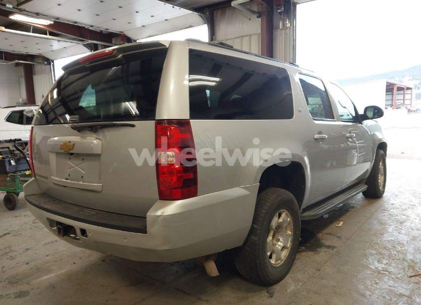 Photo 4 of 2013 Chevrolet Suburban 1500 LT (VIN 1GNSKJE78DR270665)