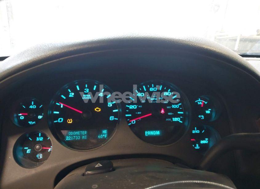 Photo 7 of 2013 Chevrolet Suburban 1500 LT (VIN 1GNSKJE78DR270665)