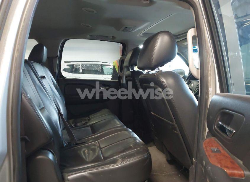 Photo 8 of 2013 Chevrolet Suburban 1500 LT (VIN 1GNSKJE78DR270665)