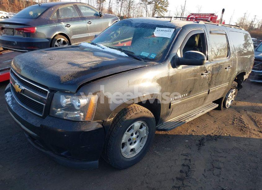 Photo 2 of 2013 Chevrolet Suburban 1500 LT (VIN 1GNSKJE78DR347079)