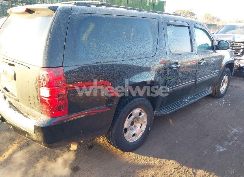 Photo 4 of 2013 Chevrolet Suburban 1500 LT (VIN 1GNSKJE78DR347079)