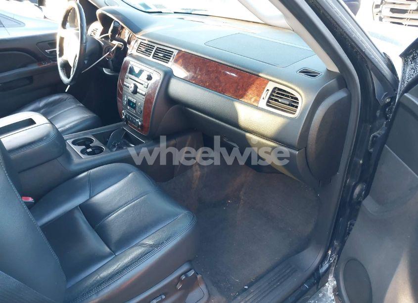 Photo 5 of 2013 Chevrolet Suburban 1500 LT (VIN 1GNSKJE78DR347079)