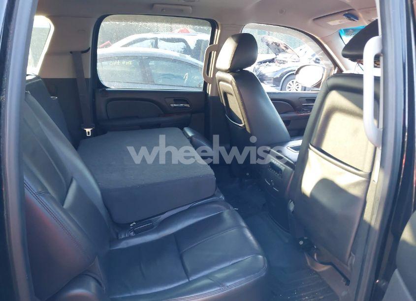 Photo 8 of 2013 Chevrolet Suburban 1500 LT (VIN 1GNSKJE78DR347079)