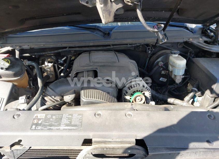 Photo 10 of 2014 Chevrolet Suburban 1500 LT (VIN 1GNSKJE78ER215604)