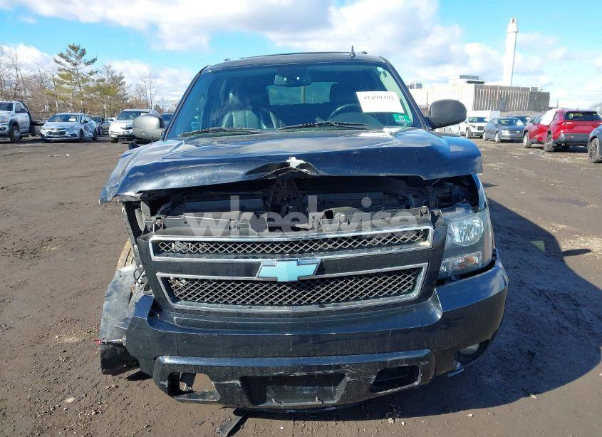 Photo 12 of 2014 Chevrolet Suburban 1500 LT (VIN 1GNSKJE78ER215604)