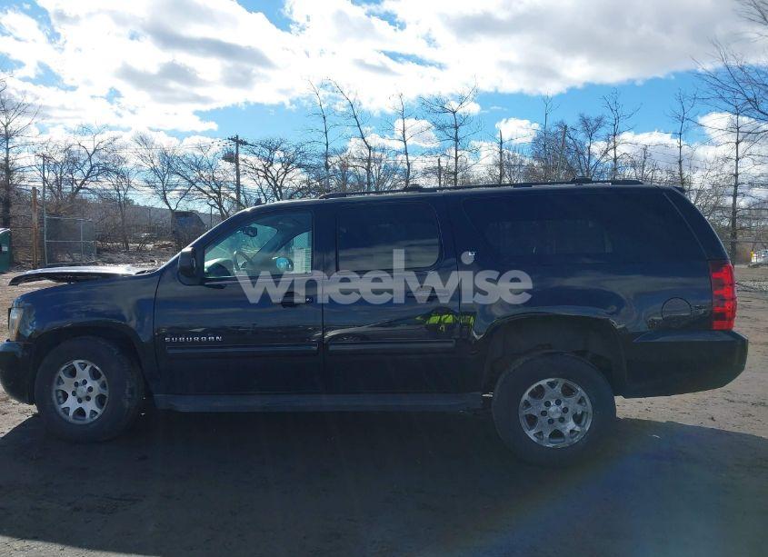 Photo 14 of 2014 Chevrolet Suburban 1500 LT (VIN 1GNSKJE78ER215604)