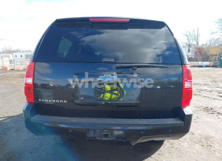 Photo 16 of 2014 Chevrolet Suburban 1500 LT (VIN 1GNSKJE78ER215604)