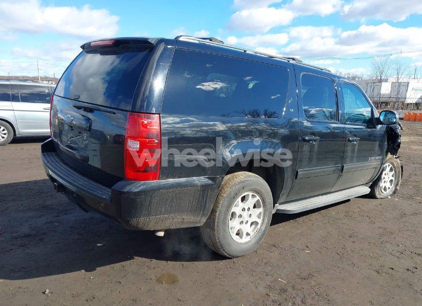 Photo 4 of 2014 Chevrolet Suburban 1500 LT (VIN 1GNSKJE78ER215604)