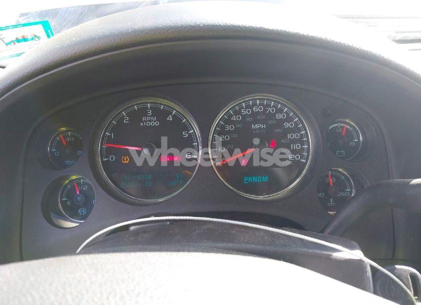 Photo 7 of 2014 Chevrolet Suburban 1500 LT (VIN 1GNSKJE78ER215604)