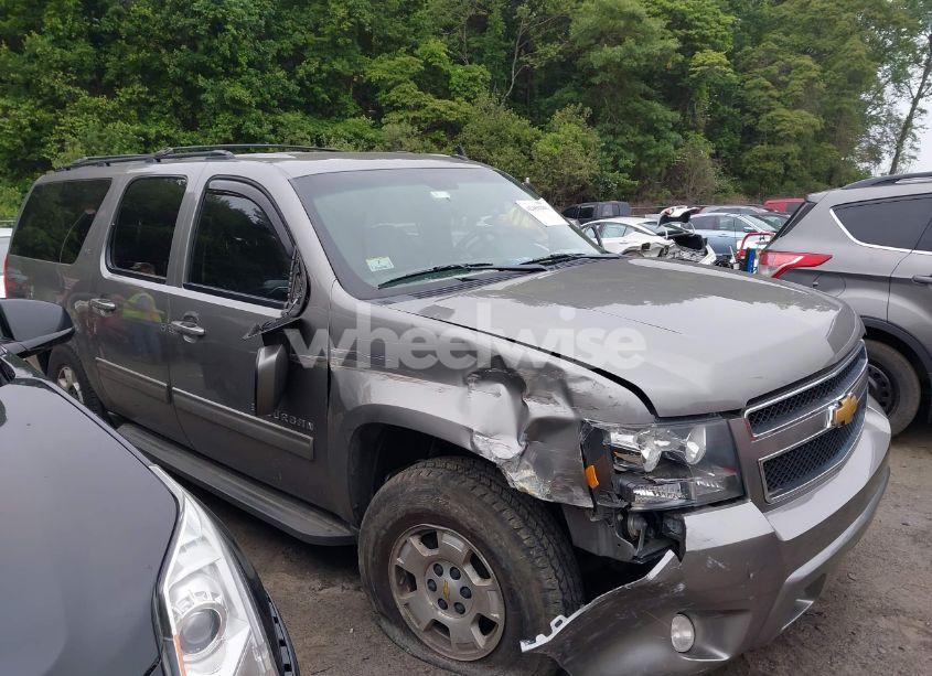 2012 Chevrolet Suburban 1500 LT (VIN 1GNSKJE79CR219657) main photo