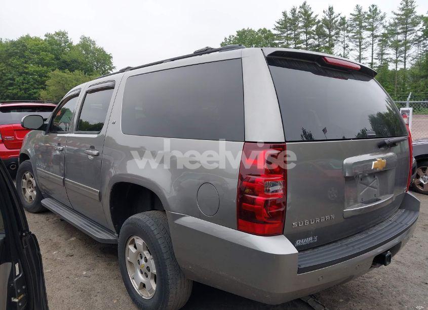 Photo 3 of 2012 Chevrolet Suburban 1500 LT (VIN 1GNSKJE79CR219657)