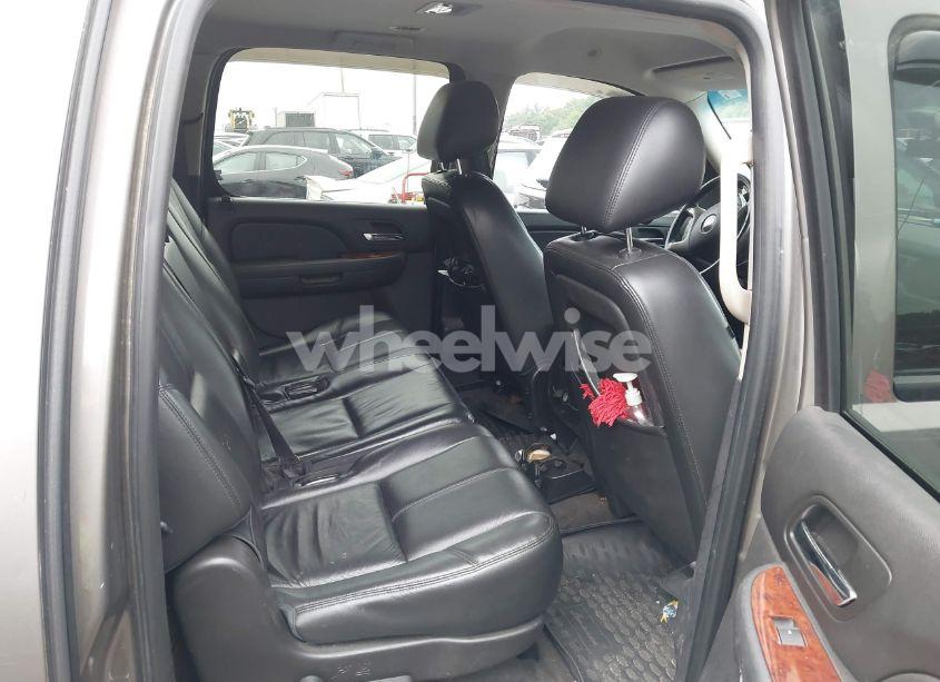 Photo 8 of 2012 Chevrolet Suburban 1500 LT (VIN 1GNSKJE79CR219657)