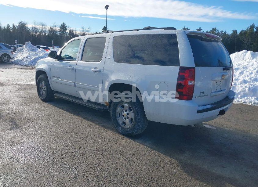 Photo 3 of 2012 Chevrolet Suburban 1500 LT (VIN 1GNSKJE79CR240850)