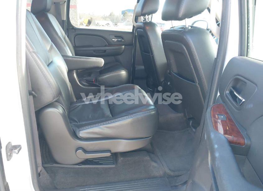 Photo 8 of 2012 Chevrolet Suburban 1500 LT (VIN 1GNSKJE79CR240850)